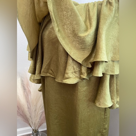 Hayden - Moss Green Off Should Dress - Picture 9 of 12